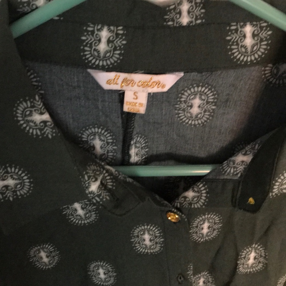 A Blouse - Picture 2 of 4